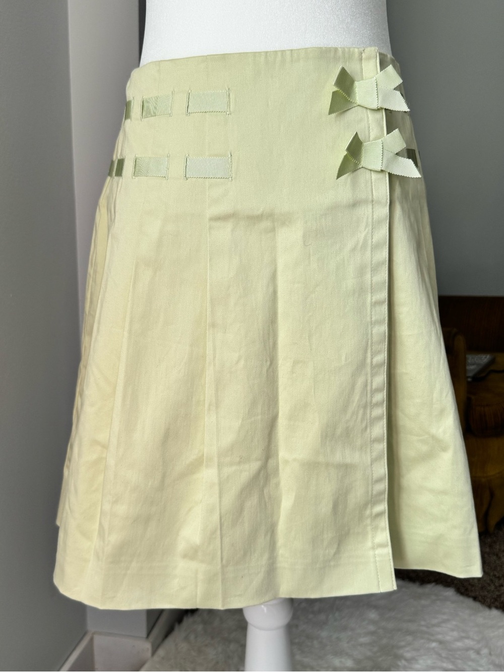Y2K Inc Stretch light green coquette pleated skirt with bow details size 8